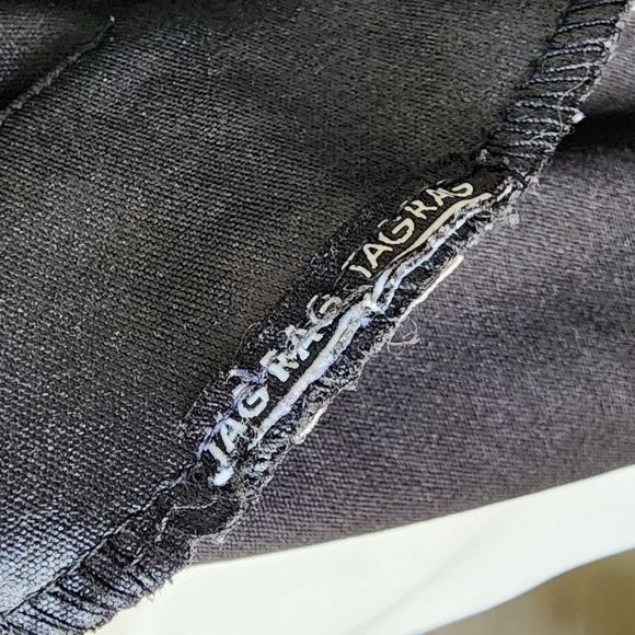 Black Cutout Sleeveless Top - Picture 10 of 12